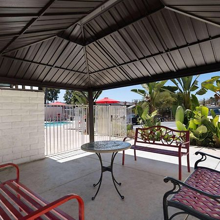 Ramada By Wyndham San Diego Poway Miramar Екстер'єр фото