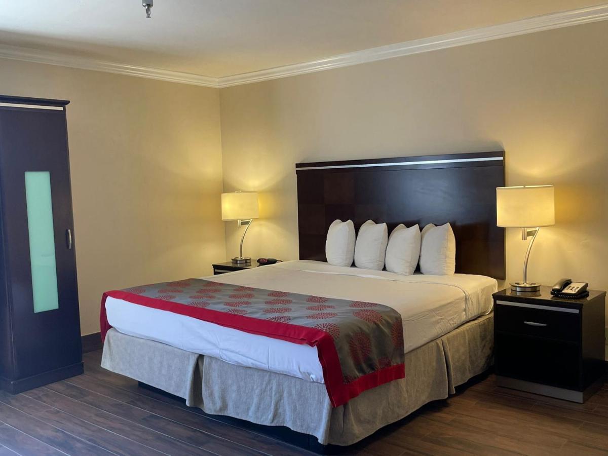 Ramada By Wyndham San Diego Poway Miramar Екстер'єр фото