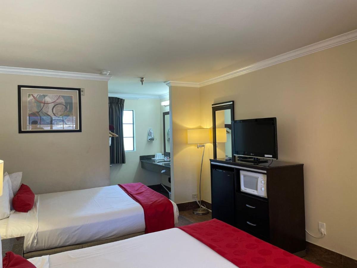 Ramada By Wyndham San Diego Poway Miramar Екстер'єр фото