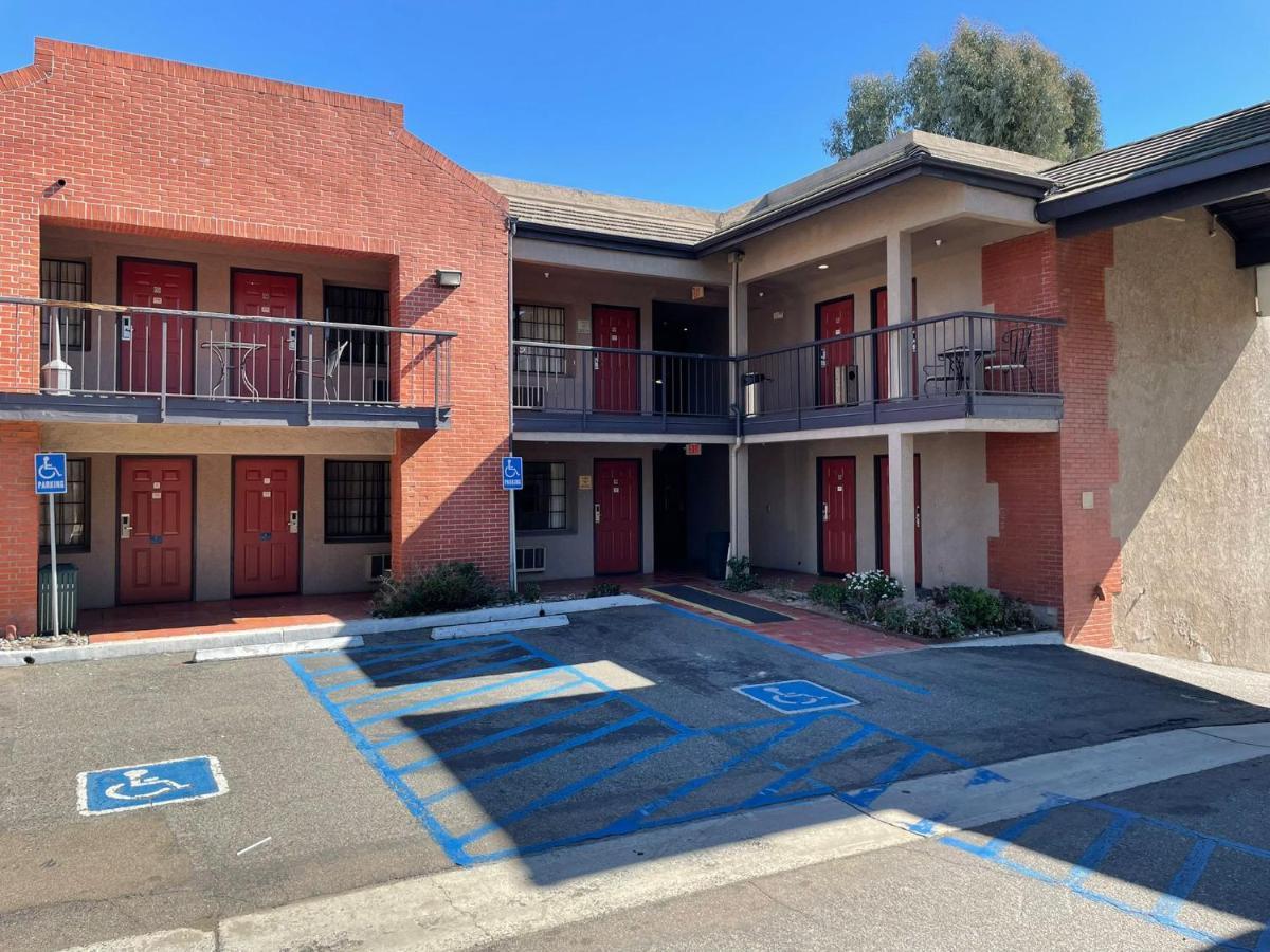 Ramada By Wyndham San Diego Poway Miramar Екстер'єр фото