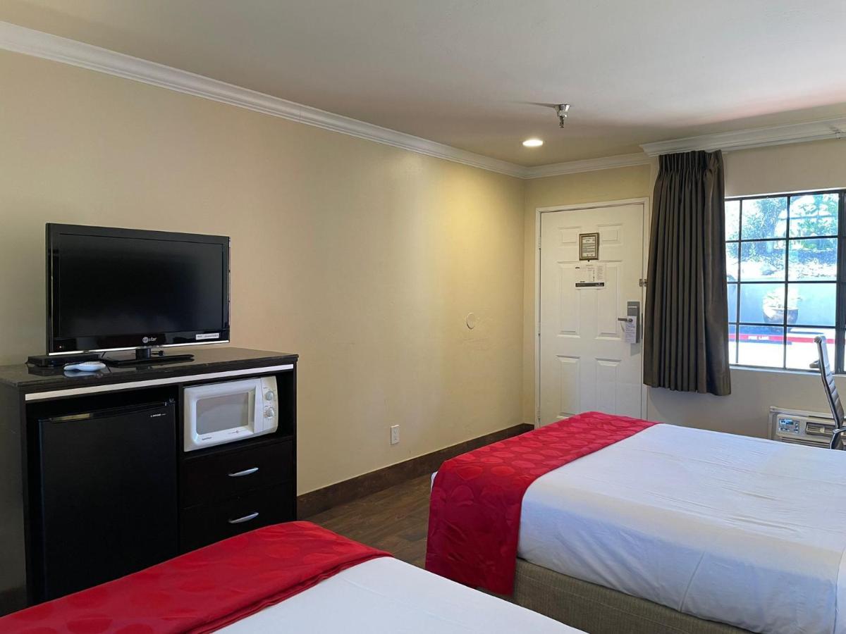 Ramada By Wyndham San Diego Poway Miramar Екстер'єр фото