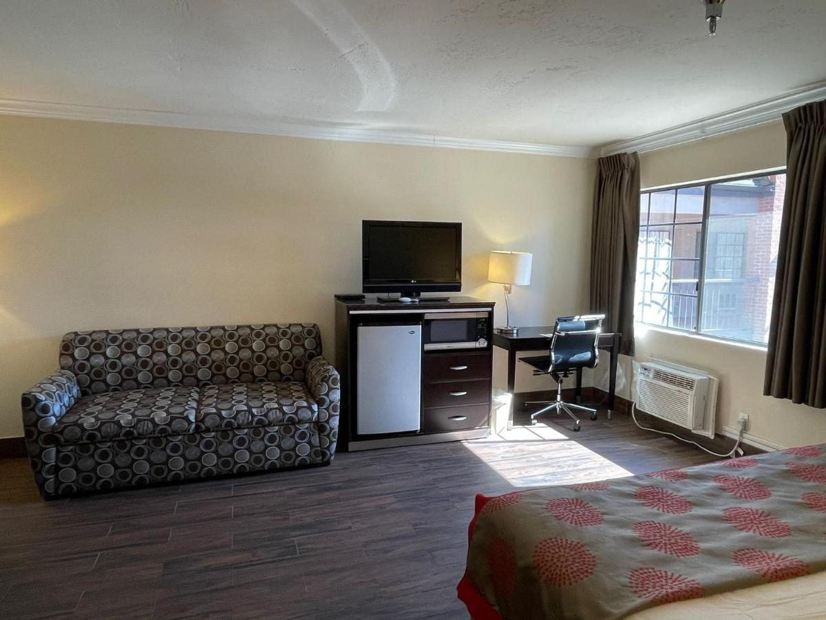 Ramada By Wyndham San Diego Poway Miramar Екстер'єр фото
