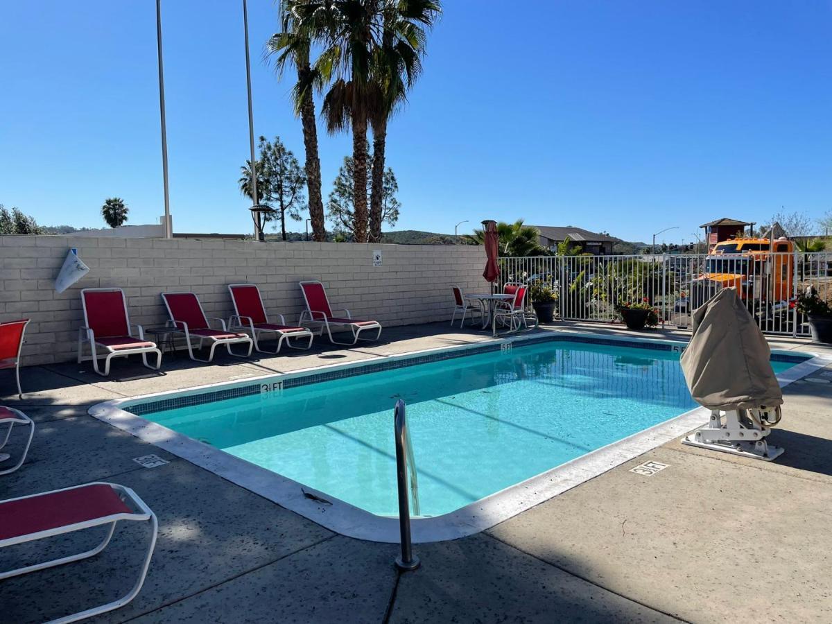 Ramada By Wyndham San Diego Poway Miramar Екстер'єр фото
