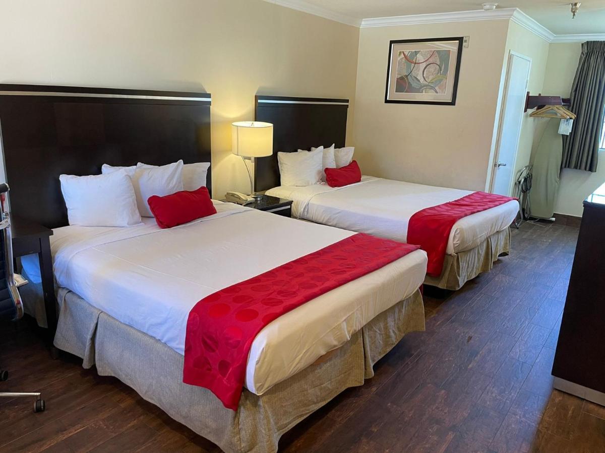 Ramada By Wyndham San Diego Poway Miramar Екстер'єр фото