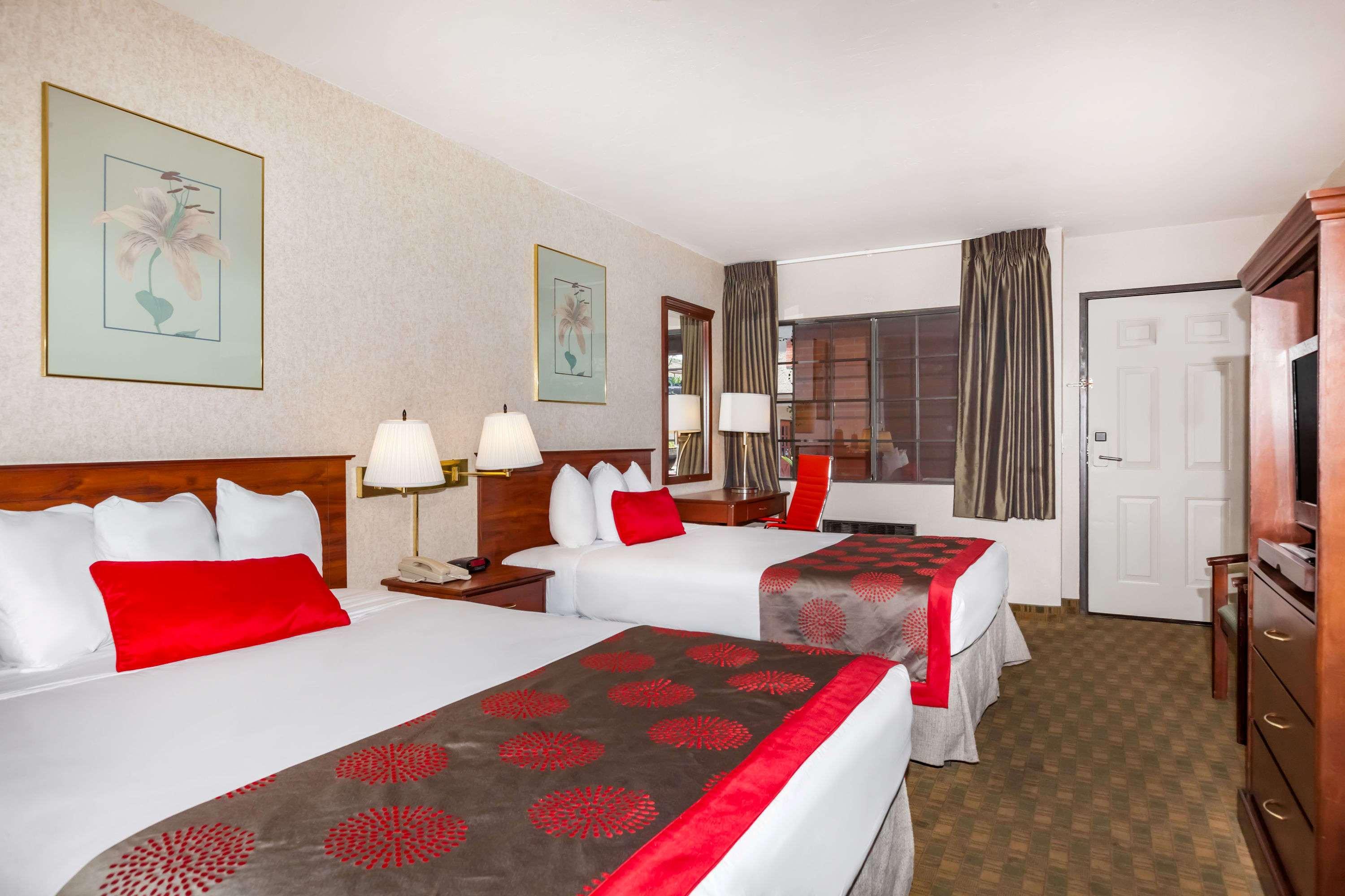 Ramada By Wyndham San Diego Poway Miramar Екстер'єр фото
