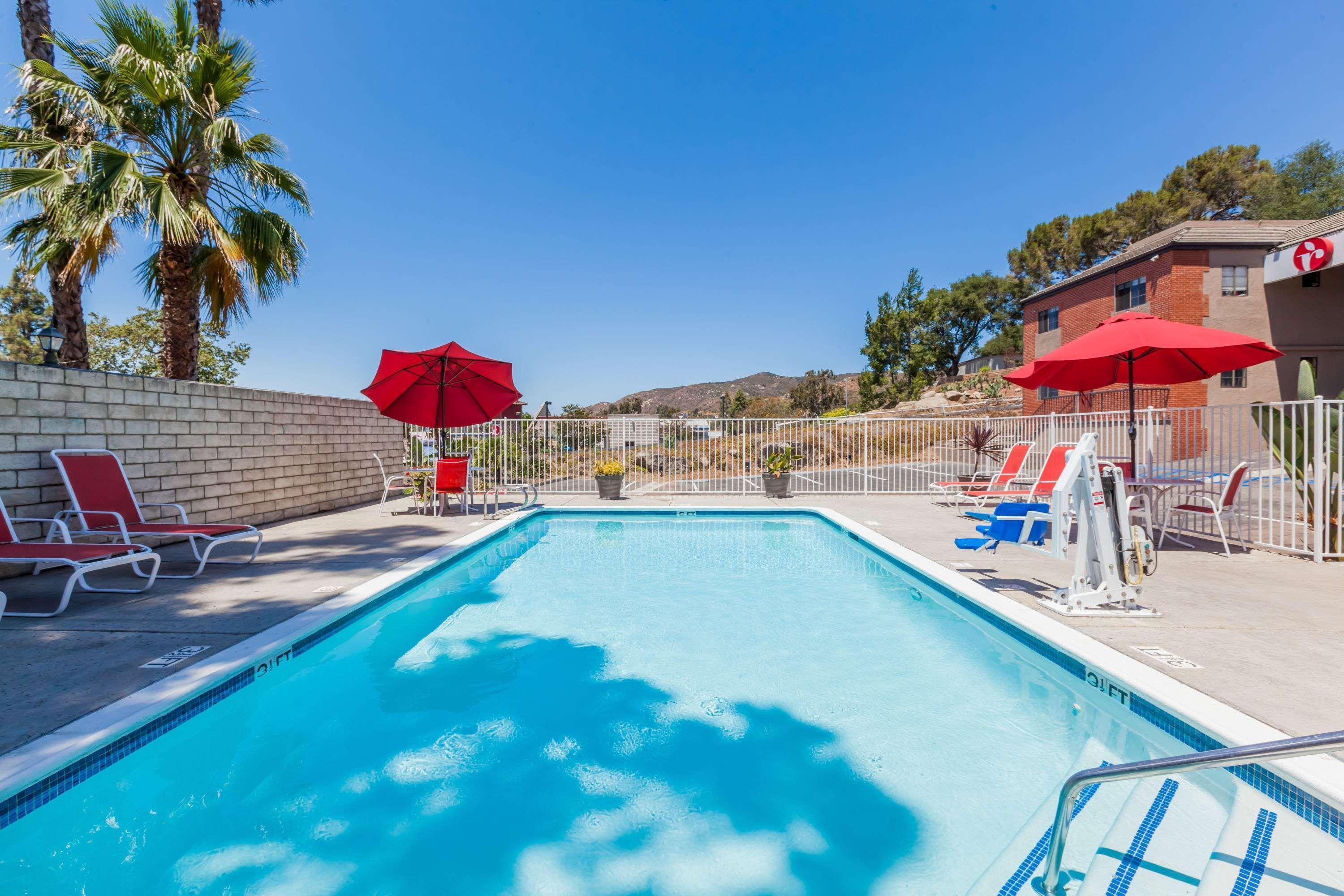 Ramada By Wyndham San Diego Poway Miramar Екстер'єр фото