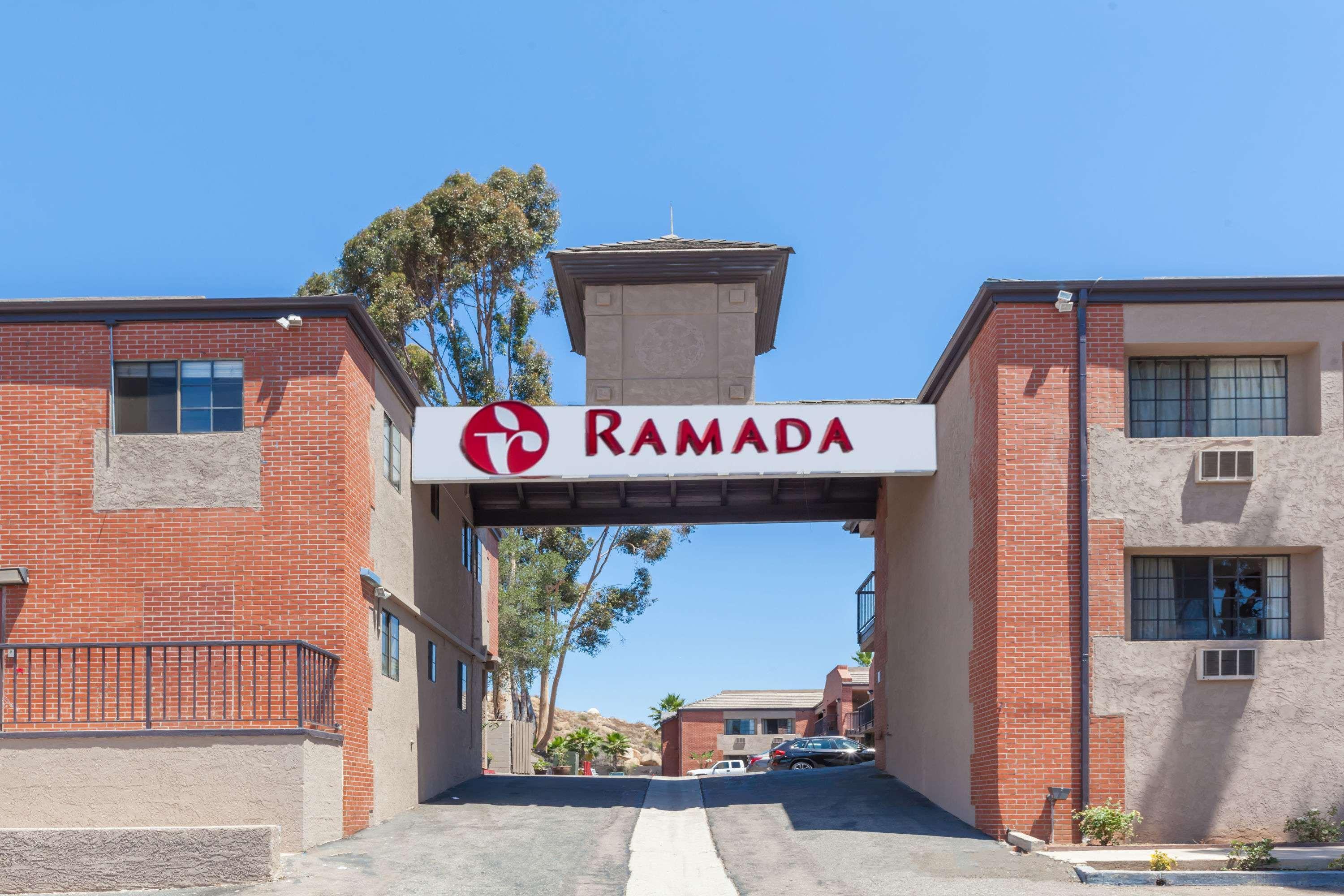 Ramada By Wyndham San Diego Poway Miramar Екстер'єр фото