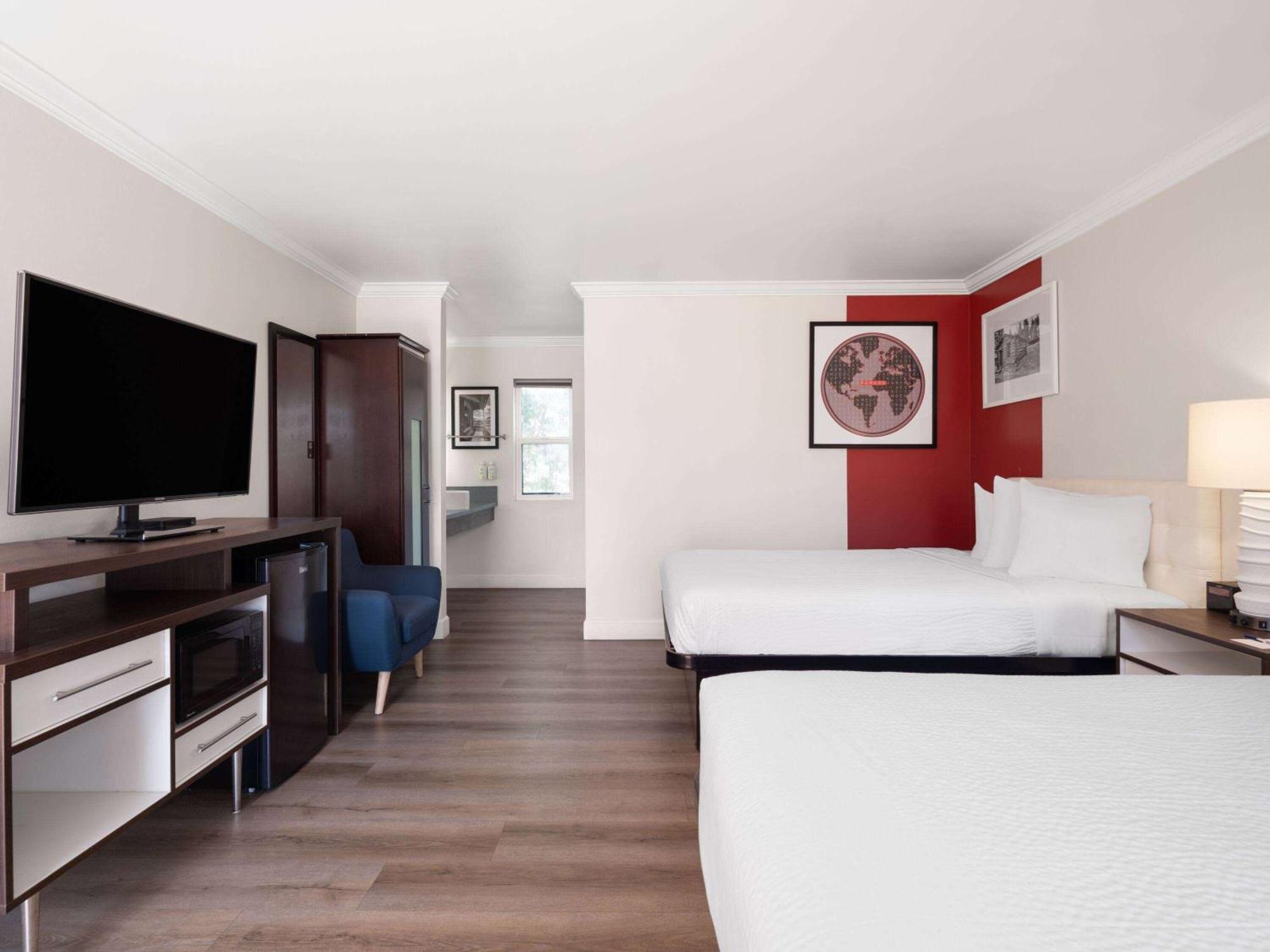 Ramada By Wyndham San Diego Poway Miramar Екстер'єр фото