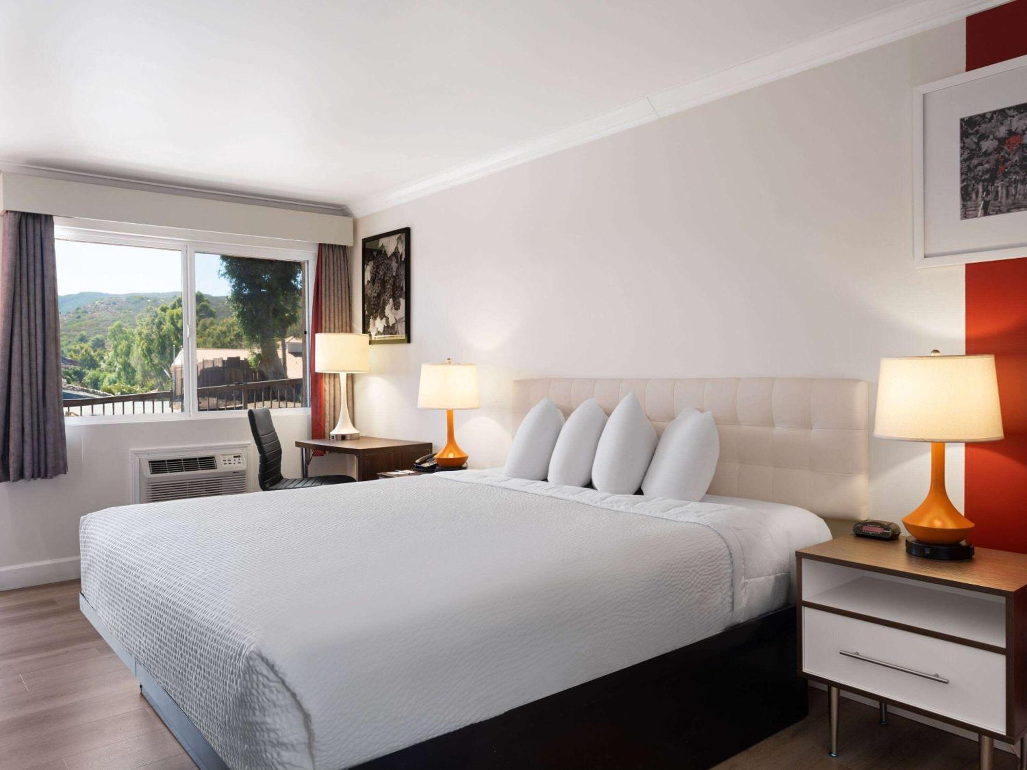 Ramada By Wyndham San Diego Poway Miramar Екстер'єр фото