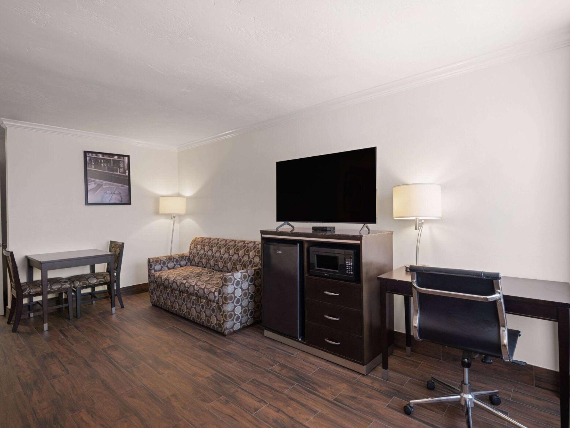 Ramada By Wyndham San Diego Poway Miramar Екстер'єр фото