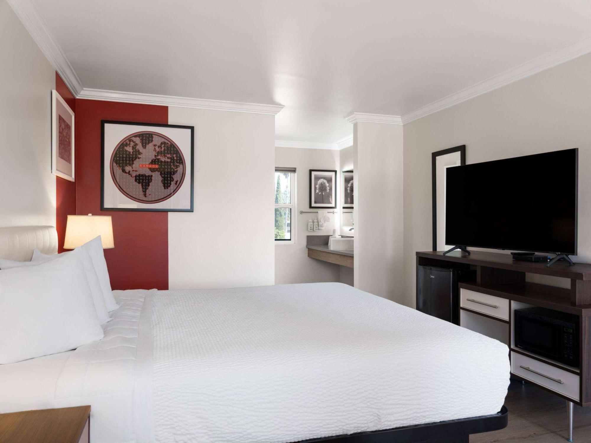 Ramada By Wyndham San Diego Poway Miramar Екстер'єр фото