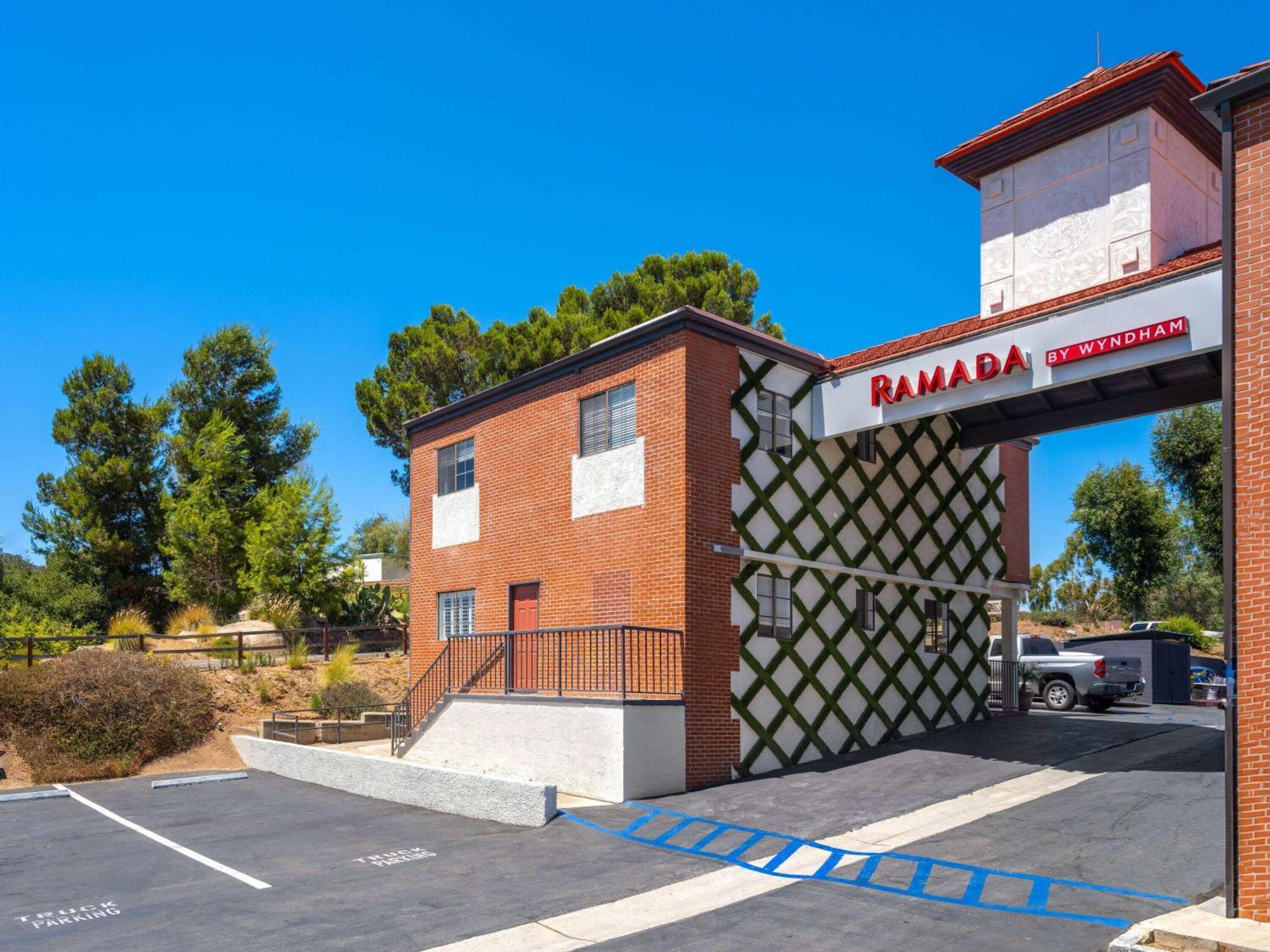Ramada By Wyndham San Diego Poway Miramar Екстер'єр фото