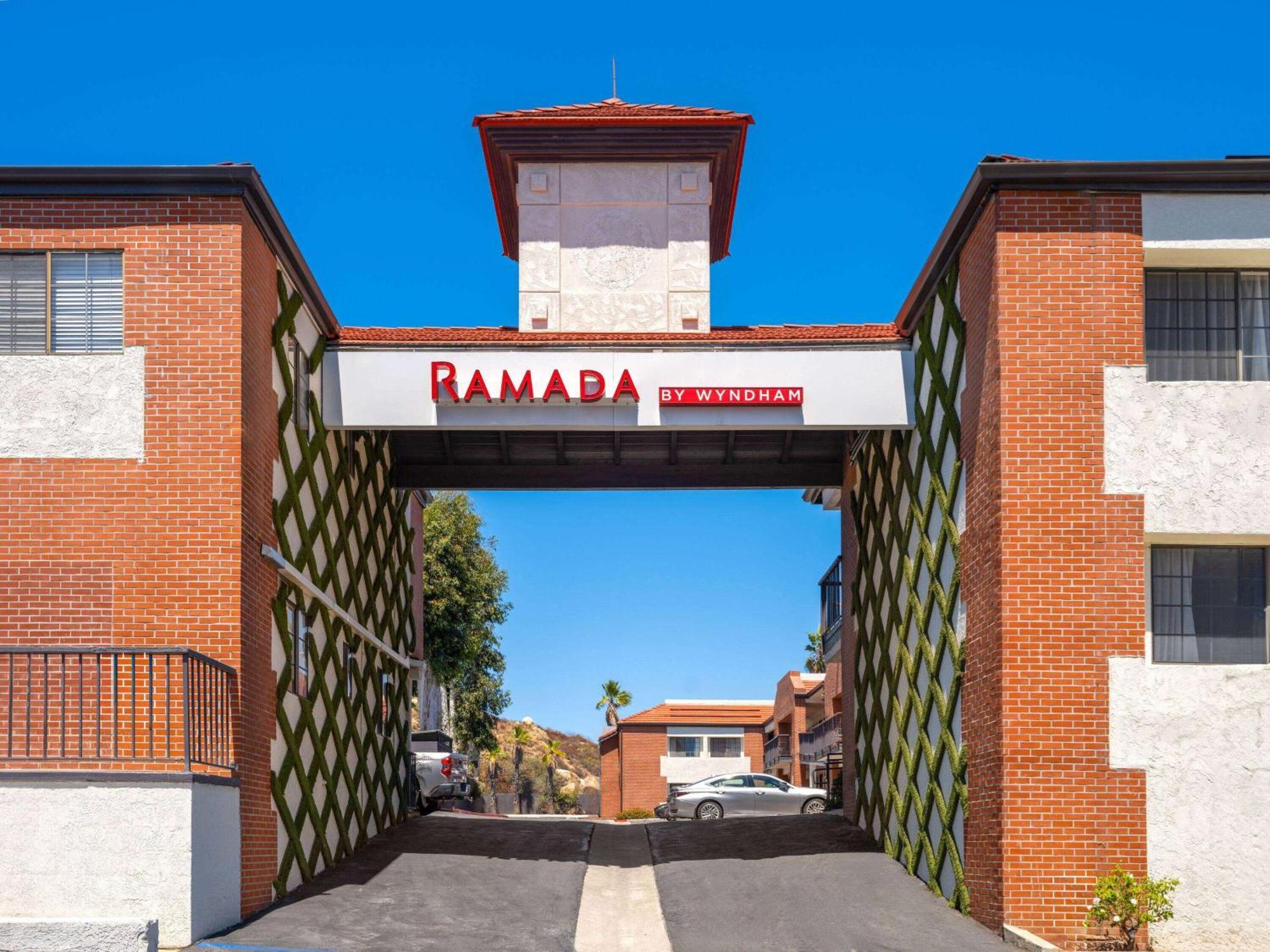 Ramada By Wyndham San Diego Poway Miramar Екстер'єр фото