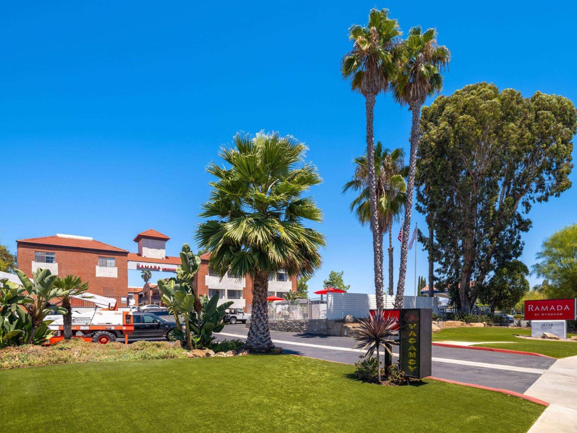Ramada By Wyndham San Diego Poway Miramar Екстер'єр фото