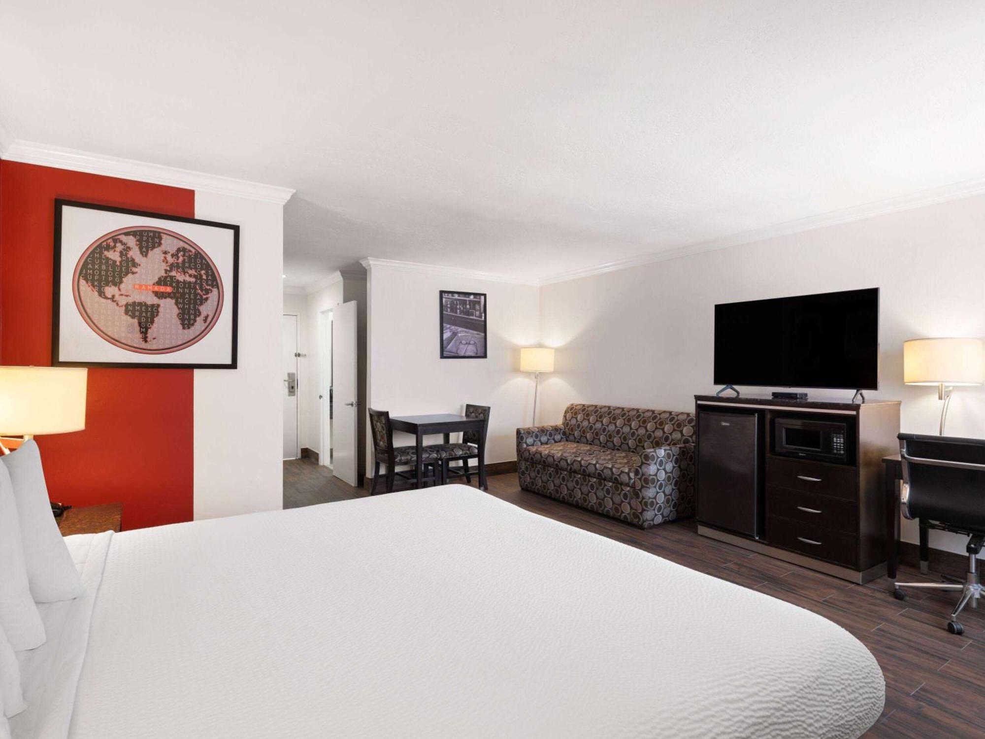 Ramada By Wyndham San Diego Poway Miramar Екстер'єр фото